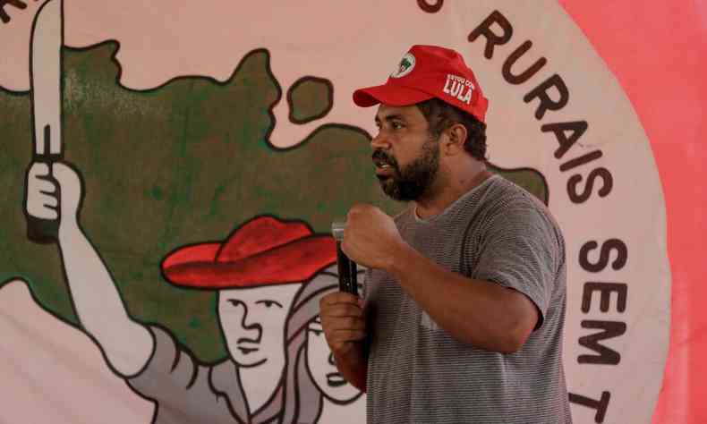 Joo Paulo Rodrigues  coordenador nacional do MST e afirmou que a prioridade agora  apoiar o governo Lula