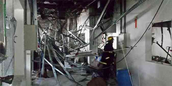 Destruio no laboratrio Cimed aps exploso na manh desta tera(foto: Corpo de Bombeiros/Divulgao)