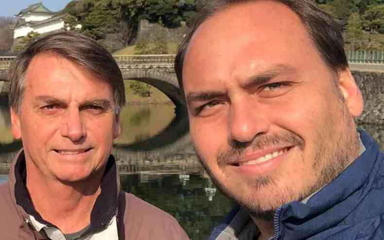 Selfie tirada por Carlos ao lado do pai, Jair Bolsonaro