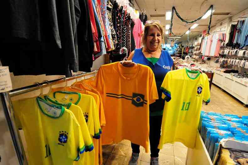 (Belo Horizonte - MG - Maria do Carmo Figueiredo, de 69 anos, gerente de loja, fala de expectativas de faturamento durante a Copa)
