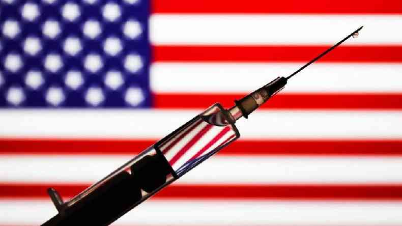 Incio da vacinao contra covid-19 acontece em um momento em que os EUA j acumulam mais de 300 mil mortes pela covid-19(foto: Getty Images)