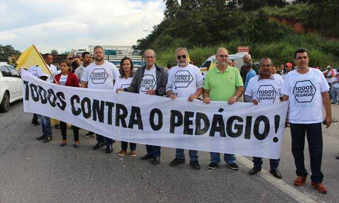 Prefeitos do Vetor Norte e integrantes do movimento Todos contra o Pedágio na MG-424(foto: Divulgação/ Prefeitura de Pedro Leopoldo) Prefeitos do Vetor Norte e integrantes do movimento Todos contra o Pedágio na MG-424(foto: Divulgação/ Prefeitura de Pedro Leopoldo)