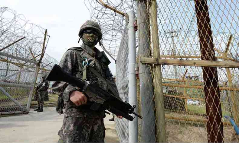 Fronteira ndia - Paquisto na Caxemira: uma das reas mais militarizadas do planeta, inclusive com armas atmicas.(foto: Internet)