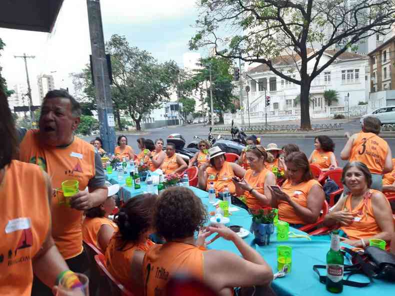 Participantes da Trilha 7 Bares BH invadiram o Barbazul na tarde de ontem(foto: Elizabeth Colares/EM/D.A Press)