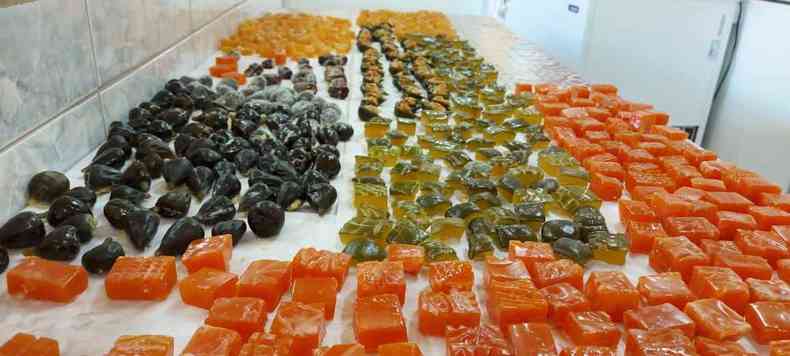 Junto com o turismo e o artesanato, os doces cristalizados de Carmo do Rio Claro ajudaram a formar a fama internacional da cidade