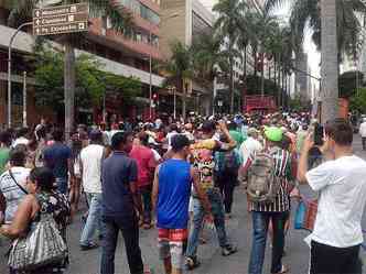 Membros de ocupaes em passeata no Centro de BH(foto: Brigadas Populares)