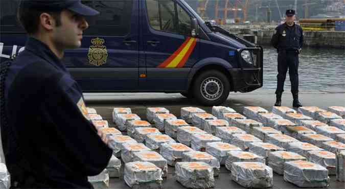 A droga estava em milhares de tabletes distribudos em 113 fardos (foto: AFP PHOTO/ MIGUEL RIOPA )