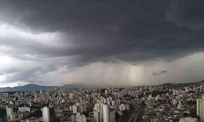 Chuva comeou na capital por volta das 15h(foto: Clima Ao Vivo/Reproduo)