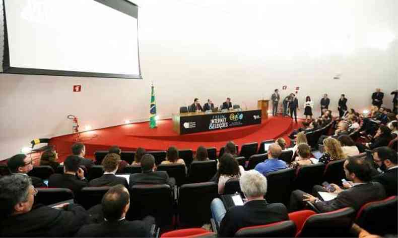 Abertura do 1º Seminário Internet e Eleições, organizado pelo Tribunal Superior Eleitoral (TSE) em parceria com o Ministério de Ciência e Tecnologia (foto: Marcelo Camargo/Agência Brasil)