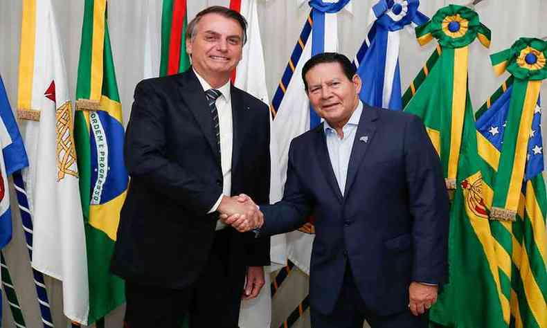 Jair Bolsonaro transmite o cargo da Presidncia da Repblica, ao Vice-Presidente, Hamilton Mouro, enquanto viaja para a ndia(foto: Alan Santos/PR)