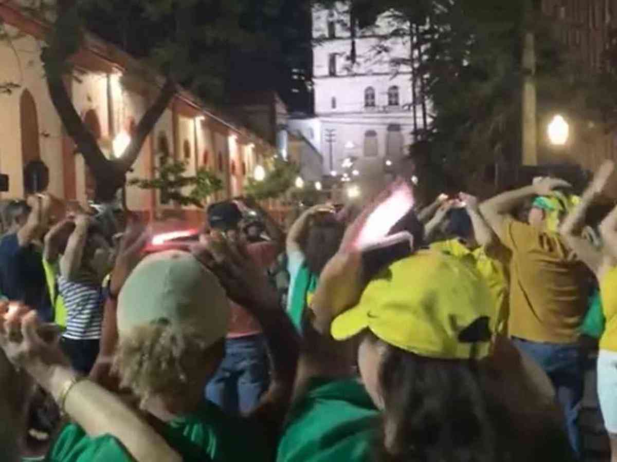 Vídeo de estádio lotado entoando 'Sou Bolsonaro' é da Festa do