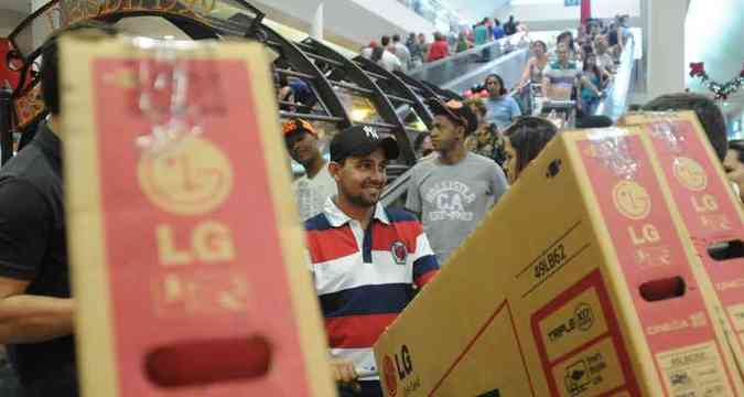 Movimentao do comrcio no Shopping Del Rey, em novembro, durante a Black Friday (foto: Tulio Santos/EM/D.A Press)