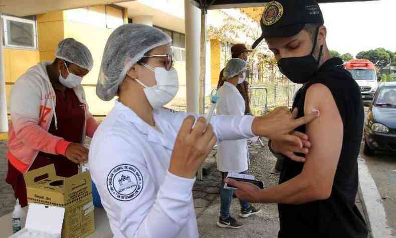 Vacinao contra o novo coronavrus avana em Belo Horizonte (foto: Jair Amaral/EM/D.A Press )