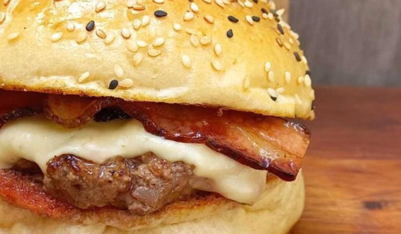 Original 28 (po selado, burguer 180grs, queijo muarela e bacon + batatas fritas) 19,90. 