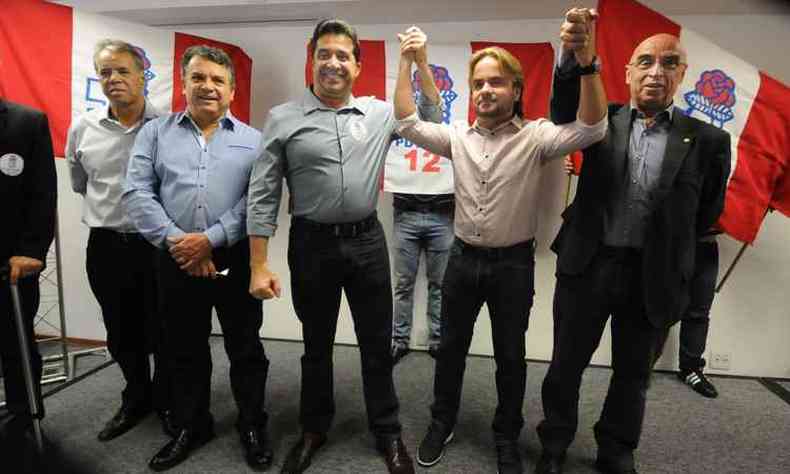 Sargento Rodrigues (centro) diz que respeita todas as candidaturas e busca apoio para um eventual segundo turno(foto: Beto Novaes/EM/D.A Press)