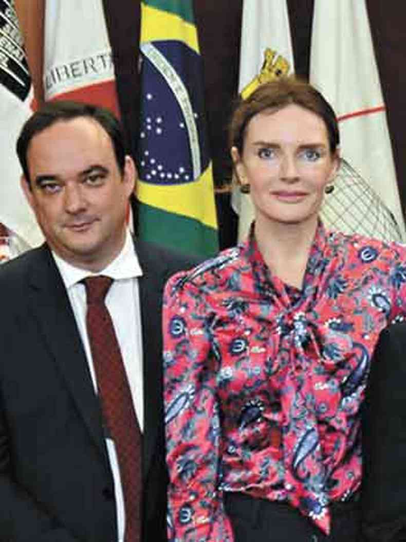 O presidente da Fiemg, Flvio Roscoe, com a embaixadora da Repblica Tcheca no Brasil, Sandra Linkensederov, em BH (foto: Fiemg/Divulgao)