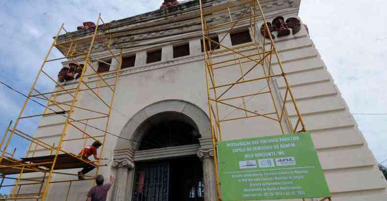 Sob seis camadas de tintas, especialistas conseguiram chegar  pintura marmorizada original(foto: Paulo Filgueiras/EM/DA Press)