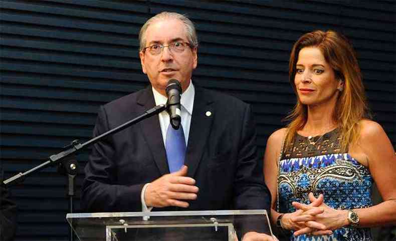O presidente da Cmara dos Deputados, Eduardo Cunha (PMDB-RJ), com a mulher, a jornalista Cludia Cordeiro Cruz, durante evento em Braslia, em agosto (foto: Luis Macedo / Cmara dos Deputados)