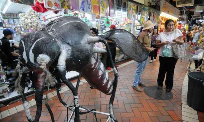 Campanha de combate ao mosquito no Mercado Central: casos de dengue caíram na capital, mas há expectativa de alta da chikungunya (foto: Leandro Couri/EM/D.A Press) Campanha de combate ao mosquito no Mercado Central: casos de dengue caíram na capital, mas há expectativa de alta da chikungunya (foto: Leandro Couri/EM/D.A Press)
