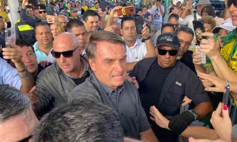Bolsonaro com apoiadores