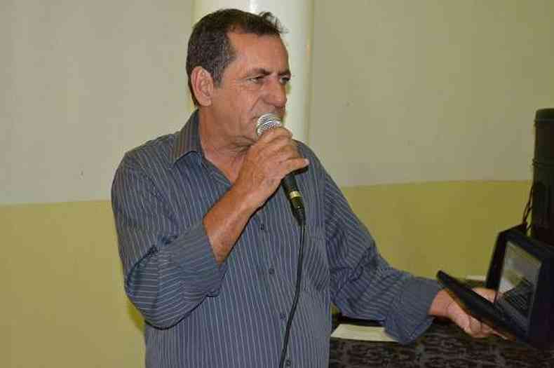Silmar Borges fala ao microfone