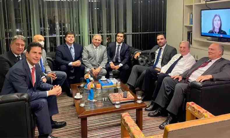 Cpulas de PSDB e MDB se reuniram no gabinete de Tasso Jereissati, cotado para vice de Tebet