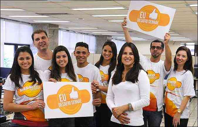 A analista da Unidade de Educao do Sebrae Cacilda Almeida, com sua equipe da competio de empreendedorismo(foto: (Euler Jnior/ EM/D.A Press))