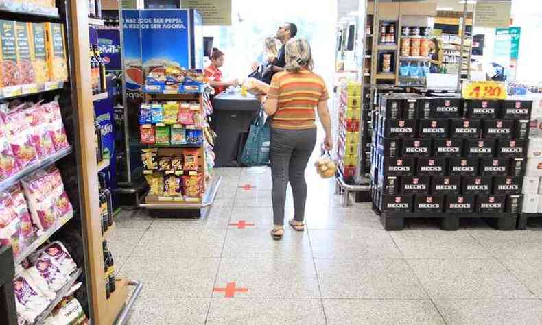 Consumidores enfrentam alta de preos nos supermercados(foto: Edsio Ferreira/EM/D.A Press - 30/3/20)