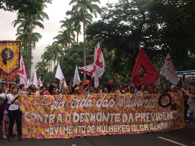 Mulheres fazem ato na Regio Centro-Sul de Belo Horizonte