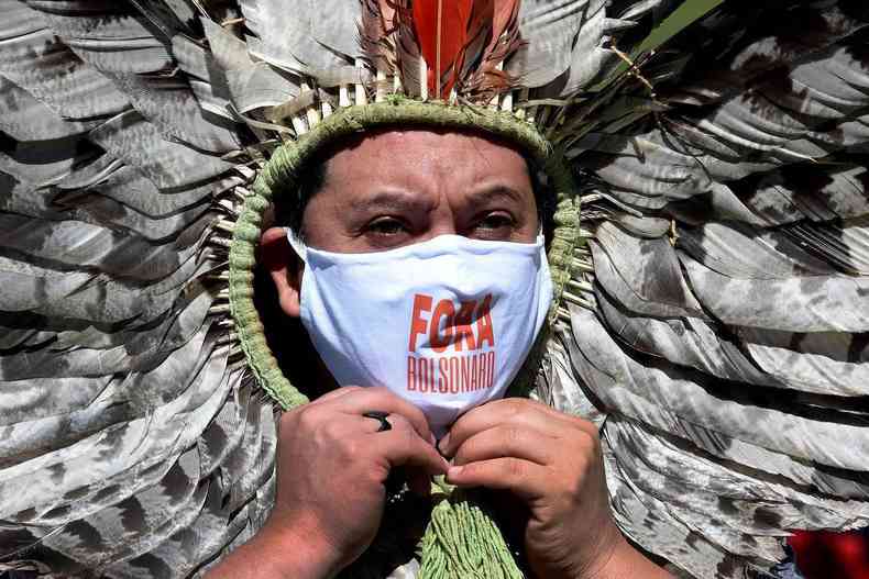 Indígenas com máscara pedido ' fora bolsonaro'