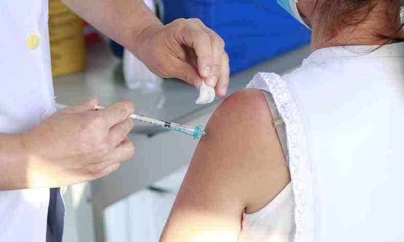 Nova etapa da vacinao contra a COVID-19 inclui pessoas com comorbidades e gestantes(foto: Prefeitura de Uberlndia/Divulgao)