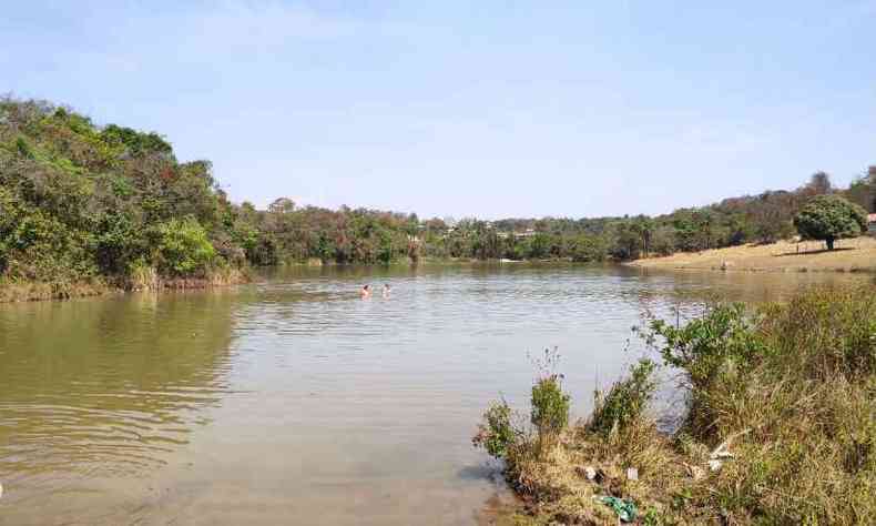 Os afogamentos aconteceram na Lagoa Suja, em Ribeiro das Neves(foto: Corpo de Bombeiros/Divulgao)