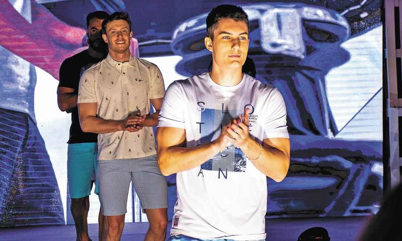 (foto: Divulgação) desfile em conceito %u201Cpé na areia%u201D