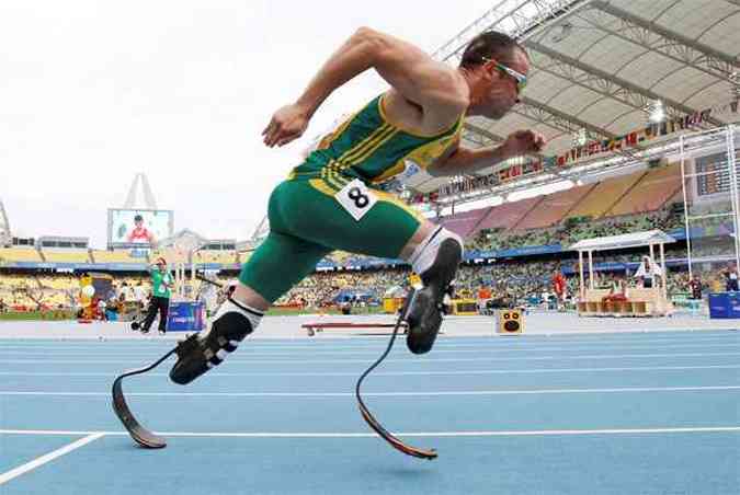 Velocista Oscar Pistorius, da frica do Sul, compete na prova de 400 metros na Coreia do Sul. Pernas sintticas garantem tima performance(foto: REUTERS/Max Rossi)