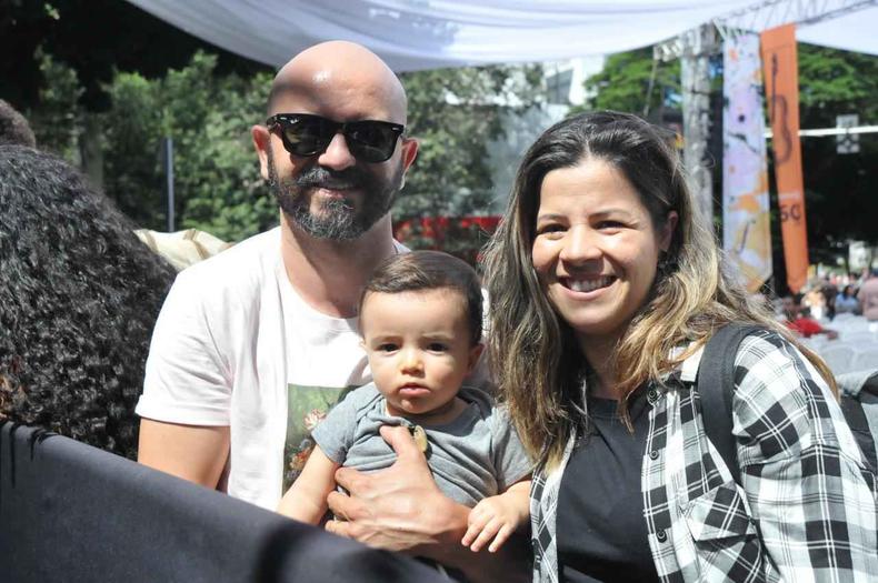 A professora Isabela Soares, de 39 anos, foi com o marido Frederico Delazari e o filho Bernardo, de oito meses