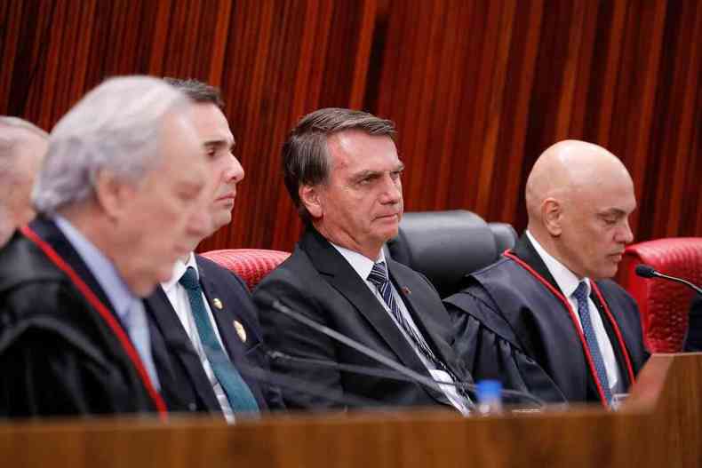 Lewandowski, Rodrigo Pacheco, Bolsonaro e Alexandre de Moraes na bancada do TSE 