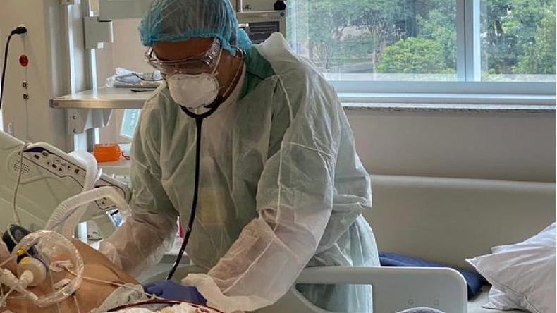Gustavo Faissol Janot, chefe da equipe que intubou e cuidou de Carmen durante sua internação na UTI do hospital Albert Einstein(foto: Arquivo pessoal/Gustavo Faissol Janot) Gustavo Faissol Janot, chefe da equipe que intubou e cuidou de Carmen durante sua internação na UTI do hospital Albert Einstein(foto: Arquivo pessoal/Gustavo Faissol Janot)