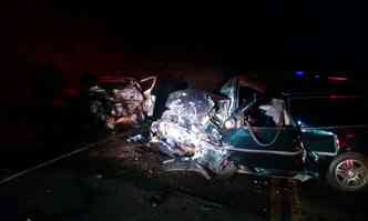Desastre ocorreu na MG-133, rodovia de acesso  cidade de Tabuleiro(foto: Corpo de Bombeiros/Divulgao)