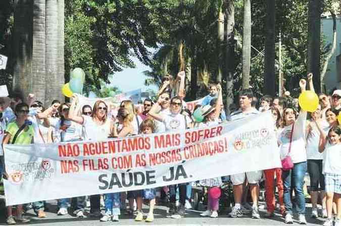Grupo Padecendo no Paraso nasceu no Facebook e mostrou seu poder em protesto pela sade infantil(foto: Cristina Horta/EM/D.A Press )