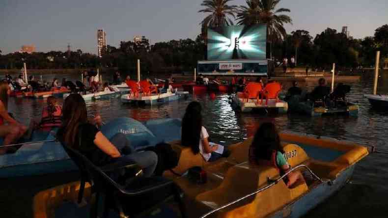 Cinema flutuante em Tel Aviv, Israel; este  apontado como exemplo bem-sucedido de conciliao entre preveno e demandas sociais(foto: REUTERS/Ronen Zvulun)