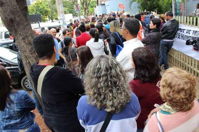 Anúncio do fechamento provocou protestos de trabalhadores em BH(foto: Sind-Saúde/MG / Divulgação) Anúncio do fechamento provocou protestos de trabalhadores em BH(foto: Sind-Saúde/MG / Divulgação)