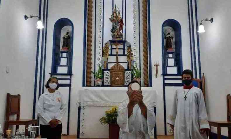 Templo foi entregue  comunidade durante missa celebrada pelo padre Elosio Vieira 