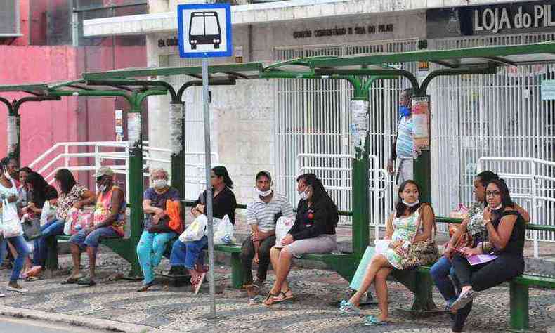 Em abril, o EM flagrou moradores de Nova Lima com dificuldades para aderir ao uso obrigatrio de mscaras(foto: Gladyston Rodrigues/EM/D.A Press)