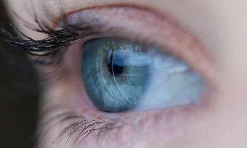 A fadiga visual ou síndrome da visão no computador provoca, além do olho seco, vermelhidão, visão embaçada e dor de cabeça