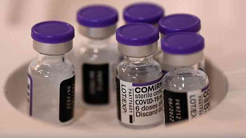 Ampolas de vacina da Pfizer