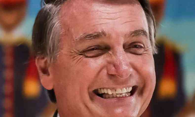 Bolsonaro sorrindo 