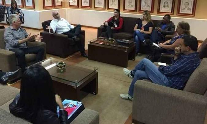 Os servidores cobraram definições sobre o recebimento dos salários de maio(foto: Divulgação Rogério Correia) Os servidores cobraram definições sobre o recebimento dos salários de maio(foto: Divulgação Rogério Correia)