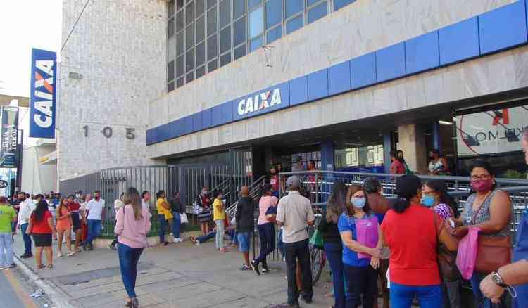 Fachada de unidade da Caixa Econmica Federal em Montes Claros.