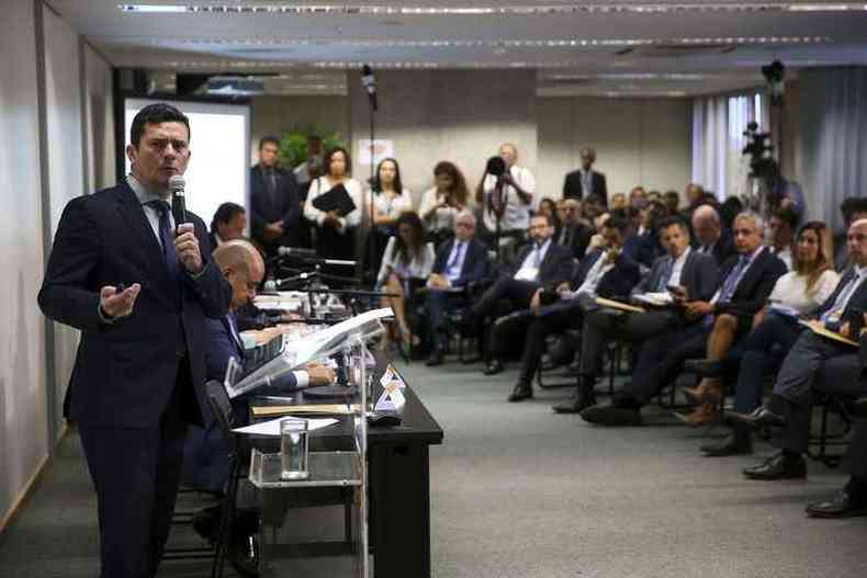 O ministro da Justia e Segurana Pblica, Sergio Moro, durante reunio para discutir sugestes ao Projeto de Lei Anticrime, na Escola Nacional de Formao e Aperfeioamento de Magistrados(foto: Marcelo Camargo/Agncia Brasil)
