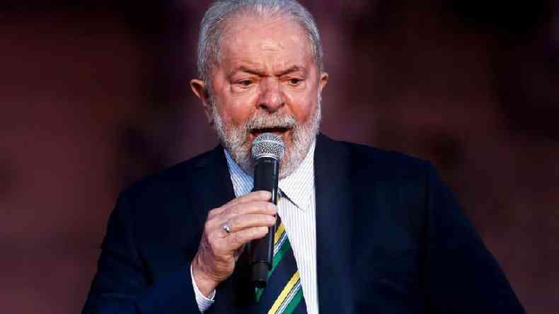 Lula discursando